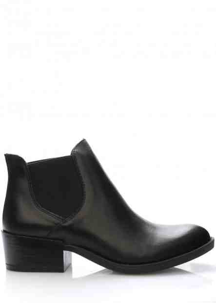 V&amp;C Calzature Černé italské kožené boty pérka V&amp;C Velikost: 37