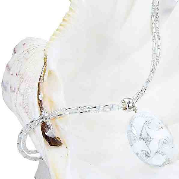 Lampglas Elegantní náhrdelník White Lace s perlou Lampglas s ryzím stříbrem NP1 + 2 měsíce na vrácení zboží