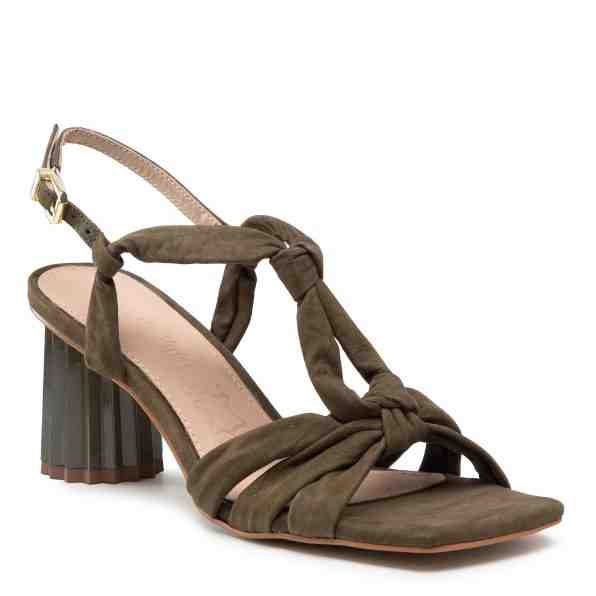 Loretta Vitale 800-01